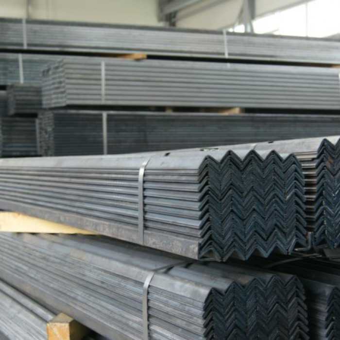 Уголок горячекатаный равнополочный 45х45х4 мм 12 м